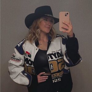 Meet your Posher, Khloe